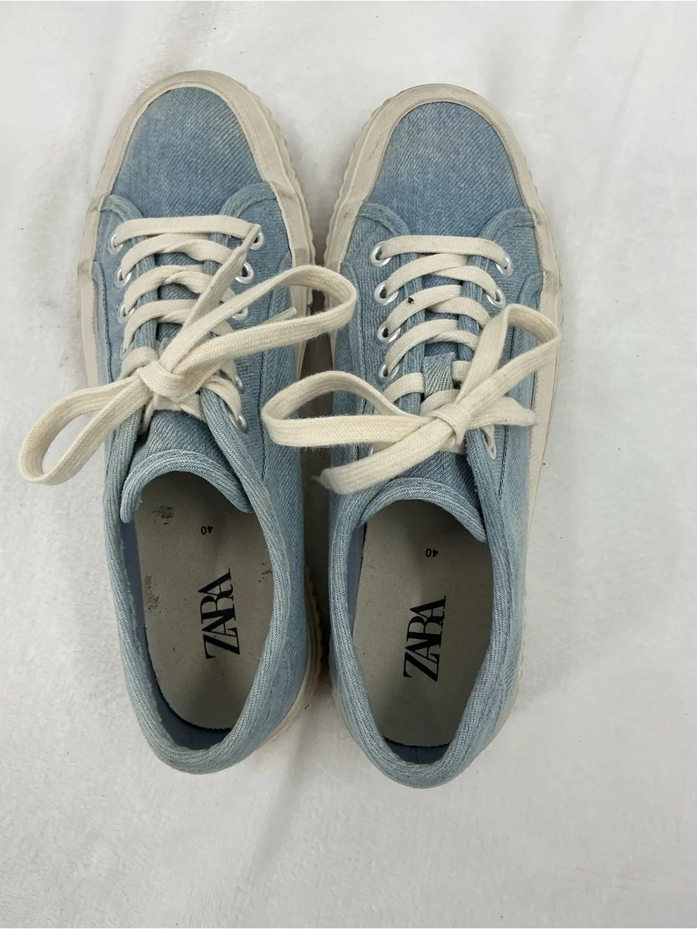 Zara Light Blue Denim Low-Top Sneakers with Cream Laces B39